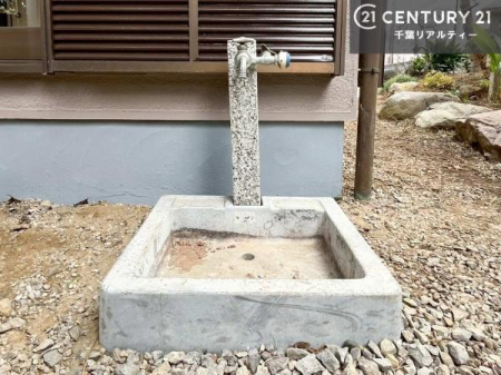 �� ����ɂ́A�O�������t���Ă���̂ŃK�[�f�j���O�₨��̂������ɕ֗��ł��I