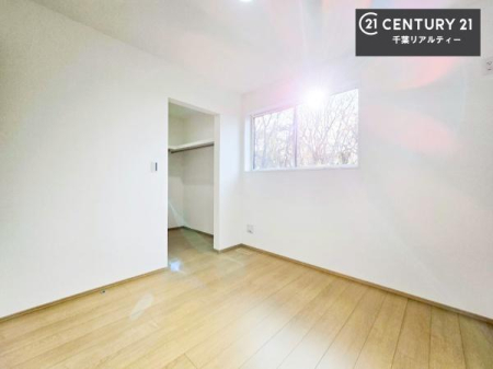 �q������ ���[�X�y�[�X���������Ă���A�ߗނ₨������A�w�p�i�Ȃǂ��������萮���ł��܂��B���������L���g���邽�߁A���K�Ő������Z��Ԃ��������܂��B