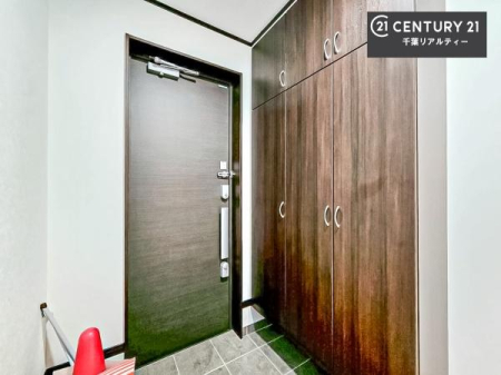 ���� �V���[�Y�{�b�N�X�t���Ȃ̂ŁA���ւ��Еt�����|�������₷���ł��I
�X�b�L���������ւŌ˂��J�����u�ԁA�������̂���S�n������Ԃ��o�}���Ă���܂��B