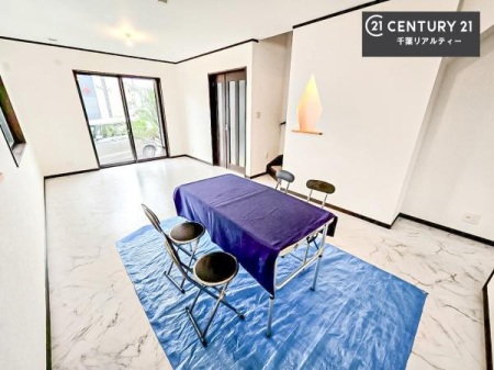 ���r���O �D�����z���܂肪���r���O����ł���ċ��S�n�̗ǂ���Ԃ����o���Ă���܂��I
���났�̎��Ԃ��߂����܂��I