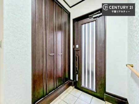 ���� �V���[�Y�{�b�N�X�t���Ȃ̂ŁA���ւ��Еt�����|�������₷���ł��I
�X�b�L���������ւŌ˂��J�����u�ԁA�������̂���S�n������Ԃ��o�}���Ă���܂��B