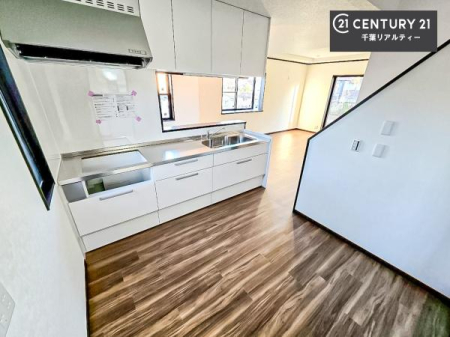 �L�b�`�� ��Ƃ肠�钲���X�y�[�X�ō�Ƃ����₷�����K�ȃL�b�`���ł��I
���q�l�ƈꏏ�ɂ��َq������y���߂�L�X�X�y�[�X�ł��B�y�����������ԂɂȂ肻���ł��ˁI