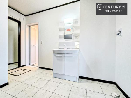 ���ʑ�E���ʏ� �g�Ȃ�𐮂�����ʏ��́A���������厖�ł��I������̐������̂��镵�͋C�����o�I�C�����悭���g�����������܂��B�L�X�����X�y�[�X���������ł��ˁI
