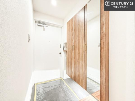 ���� �V���[�Y�{�b�N�X�t���Ȃ̂ŁA���ւ��Еt�����|�������₷���ł��I
�X�b�L���������ւŌ˂��J�����u�ԁA�������̂���S�n������Ԃ��o�}���Ă���܂��B
