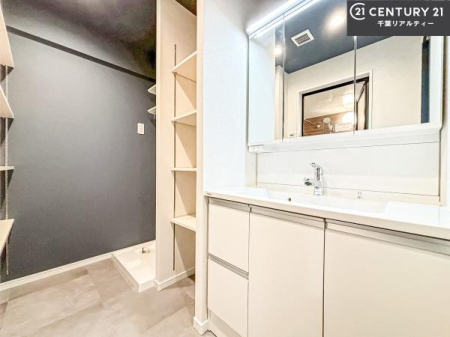 ���ʑ�E���ʏ� �O�ʋ��d�l�̐��ʏ��́A�g�����Ȃ݂����₷������I���͎��[�ɂȂ��Ă��܂��B�h���C���[�₨���ϓ����Еt������̂Ő��ʑ������X�b�L���ƌ����邱�Ƃ��o���܂��I