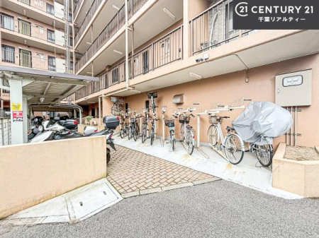 ���̑����p�� ���p�����E���֏�ł��B
���]�Ԃ�����΍s���͈͂��L���肨�o�����֗��ł��I�󂫏󋵂Ɋւ��Ă͂��C�y�ɂ��₢���킹��������