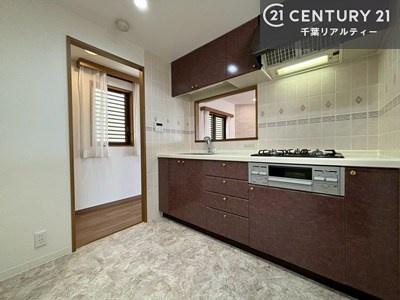 �L�b�`�� ��Ƃ肠�钲���X�y�[�X�ō�Ƃ����₷�����K�ȃL�b�`���ł��I
���q�l�ƈꏏ�ɂ��َq������y���߂�L�X�X�y�[�X�ł��B���[���L�x�Ȃ̂ł�������Ƃ�����ԂŒ������ł������ł��ˁB