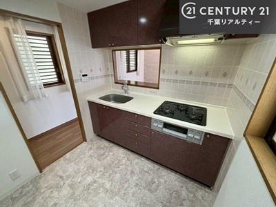 �L�b�`�� ��Ƃ����₷���L�b�`���ł��I���[����������t���Ă���̂ŁA�����X�y�[�X�ɕ���u���Ȃ��čςނ̂ŁA�L�X�g���āA���K�ɍ�Ƃ��ł��܂��I