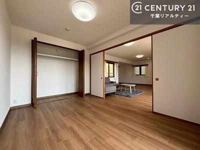 �q������ ���[�X�y�[�X���t���Ă���̂ŁA�}�ȗ��q���ł��U�炩��������������T�b�ƕЂÂ����đ�ϕ֗��ł��I�ǖʂ��L�X���Ă���̂ŁA�׋�����x�b�h�̒u����ɍ���܂���I