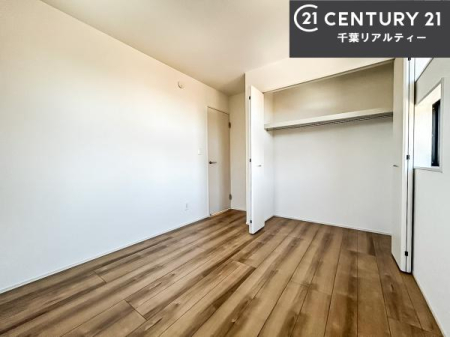 �m�� �y���d�l�z���[�X�y�[�X�����Ă��܂��I�������X�b�L�����ڂ��鎖���ł��܂��ˁB
�Ƌ��I�΂Ȃ��V���v���ȃf�U�C���ׁ̈A�Ƌ��I�΂����C�ɓ���̋�ԍ�肪�ł������ł��ˁB
