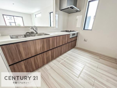 �L�b�`�� ��l�C�̑Ζʎ��V�X�e���L�b�`�����̗p���Ă��܂��I���Ƒ��̃R�~���j�P�[�V���������R�Ƒ�����݌v�ł��B
���q�l�ɂ��ڂ��͂��̂Ŋ������ł��ˁB�L�X�g���ĉ��K�ɍ�Ƃ��i�݂܂��B