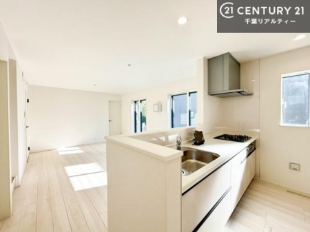 �L�b�`�� ��l�C�̑Ζʎ��V�X�e���L�b�`�����̗p���Ă��܂��I���Ƒ��̃R�~���j�P�[�V���������R�Ƒ�����݌v�ł��B
���q�l�ɂ��ڂ��͂��̂Ŋ������ł��ˁB�L�X�g���ĉ��K�ɍ�Ƃ��i�݂܂��B