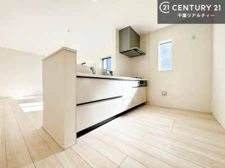 �L�b�`�� ��Ƃ肠�钲���X�y�[�X�ō�Ƃ����₷�����K�ȃL�b�`���ł��I
���q�l�ƈꏏ�ɂ��َq������y���߂�L�X�X�y�[�X�ł��B�y�����������ԂɂȂ肻���ł��ˁI