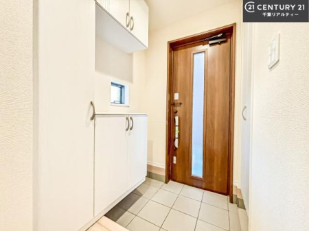 ���� �V���[�Y�{�b�N�X�t���Ȃ̂ŁA���ւ��Еt�����|�������₷���ł��I
�X�b�L���������ւŌ˂��J�����u�ԁA�������̂���S�n������Ԃ��o�}���Ă���܂��B
