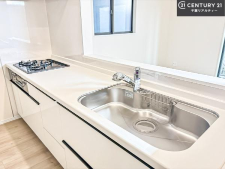 �L�b�`�� ���C�h�ȃV���N�ł��ˁI�������˂ɂ������������₷���Ǝ����y�X�d�l�̃V�X�e���L�b�`���ł��I
�f�U�C�����Ƌ@�\�������˂��L�b�`���Ő�����������܂��ˁI