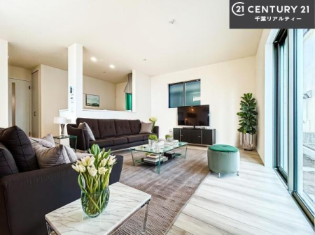 ���r���O �Ƌ��CG�p�[�X�ł��B�J�����̂���L�XLDK�I�\�t�@�[��_�C�j���O�e�[�u����u���Ă������ɂȂ�Ȃ��̂ŉ��K�ɉ߂����܂��I�R�~���j�P�[�V���������₷�����r���O�ł��I