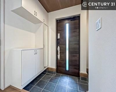 ���� �y���d�l�z�V���[�Y�{�b�N�X�t���Ȃ̂ŁA���ւ��Еt�����|�������₷���ł��I
�X�b�L���������ւŌ˂��J�����u�ԁA�������̂���S�n������Ԃ��o�}���Ă���܂��B

