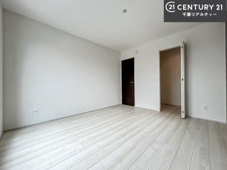 �m�� �y���d�l�z���[�X�y�[�X�����Ă��܂��I�������X�b�L�����ڂ��鎖���ł��܂��ˁB
�Ƌ��I�΂Ȃ��V���v���ȃf�U�C���ׁ̈A�Ƌ��I�΂����C�ɓ���̋�ԍ�肪�ł������ł��ˁB
