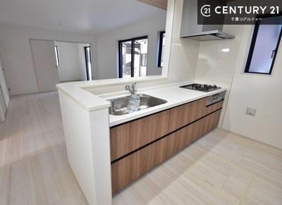 �L�b�`�� �y���d�l�z�R�����͎O������̂ł������̓����i�s���ł��܂��B
�������O�����t���ł��B�����X�y�[�X���L�X���Ă���׍�Ƃ����₷���I�g�����肪�ǂ��V�X�e���L�b�`���ł��I