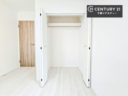 �m�� �y���d�l�z���[�X�y�[�X�����Ă��܂��I�������X�b�L�����ڂ��鎖���ł��܂��ˁB
�Ƌ��I�΂Ȃ��V���v���ȃf�U�C���ׁ̈A�Ƌ��I�΂����C�ɓ���̋�ԍ�肪�ł������ł��ˁB
