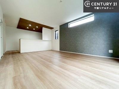 ���r���O �y���d�l�z�J�����̂���L�XLDK�I�\�t�@�[��_�C�j���O�e�[�u����u���Ă������ɂȂ�Ȃ��̂ŉ��K�ɉ߂����܂��I�R�~���j�P�[�V���������₷�����r���O�ł��I�y���n�̔���J�Ò��z