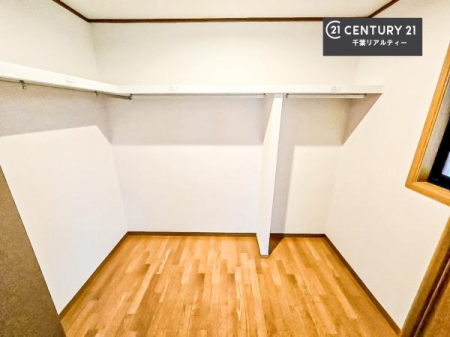 ���[ �E�H�[�N�C���N���[�[�b�g�t���ł��B��������̂��m���Ȃǂ����[���Ă��������ł��ˁI���ɂ���@�������ȂǋG�ߕ��̑傫�ȉƓd�����[�ł��܂��B