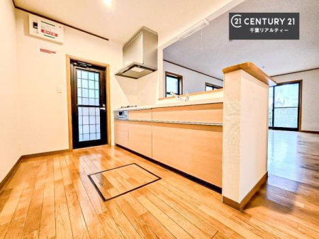 �L�b�`�� ������t���ŁA�S�~�o����ו��̔������X���[�Y�B�Ǝ������̗ǂ����������L�b�`���ł��B