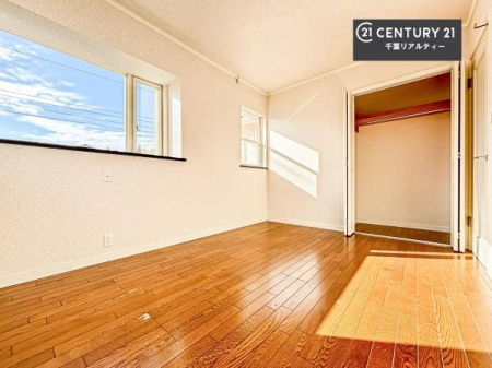 �q������ ���[�X�y�[�X���������Ă���A�ߗނ₨������A�w�p�i�Ȃǂ��������萮���ł��܂��B���������L���g���邽�߁A���K�Ő������Z��Ԃ��������܂��B