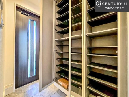 ���� �V���[�Y�{�b�N�X�t���Ȃ̂ŁA���ւ��Еt�����|�������₷���ł��I
�X�b�L���������ւŌ˂��J�����u�ԁA�������̂���S�n������Ԃ��o�}���Ă���܂��B