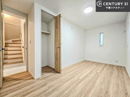 �Q�� ���[�X�y�[�X�����Ă��܂��I�������X�b�L�����ڂ��鎖���ł��܂��ˁB
�Ƌ��I�΂Ȃ��V���v���ȃf�U�C���ׁ̈A�Ƌ��I�΂����C�ɓ���̋�ԍ�肪�ł������ł��ˁB