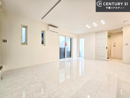 ���r���O �D�����z���܂肪���r���O����ł���ċ��S�n�̗ǂ���Ԃ����o���Ă���܂��I
���났�̎��Ԃ��߂����܂��I