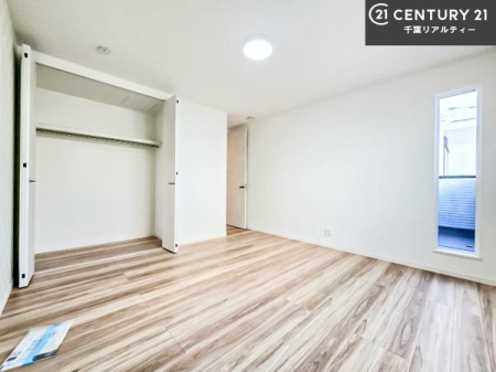 �Q�� ���[�X�y�[�X�����Ă��܂��I�������X�b�L�����ڂ��鎖���ł��܂��ˁB
�Ƌ��I�΂Ȃ��V���v���ȃf�U�C���ׁ̈A�Ƌ��I�΂����C�ɓ���̋�ԍ�肪�ł������ł��ˁB