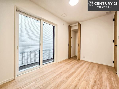 �Q�� ���[�X�y�[�X�����Ă��܂��I�������X�b�L�����ڂ��鎖���ł��܂��ˁB
�Ƌ��I�΂Ȃ��V���v���ȃf�U�C���ׁ̈A�Ƌ��I�΂����C�ɓ���̋�ԍ�肪�ł������ł��ˁB