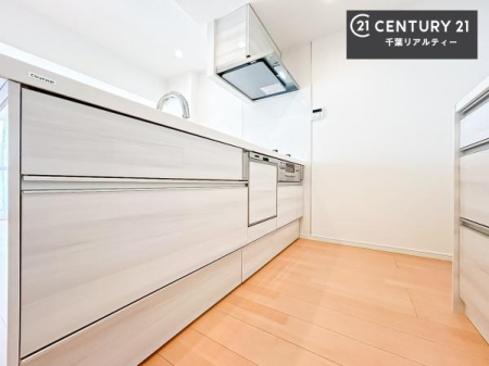 �L�b�`�� ��Ƃ肠�钲���X�y�[�X�ō�Ƃ����₷�����K�ȃL�b�`���ł��I
���q�l�ƈꏏ�ɂ��َq������y���߂�L�X�X�y�[�X�ł��B�y�����������ԂɂȂ肻���ł��ˁI