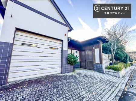 ���ԏ� �r���g�C���K���[�W�̒��ԏ�́A�J�╗����Ԃ�����Ă����̂ő�؂ɊǗ����ł���̂ň��S�I�O�łc�h�x��z�[���p�[�e�B�[���ł���X�y�[�X�Ŏg������̗ǂ��d�l�ł��I