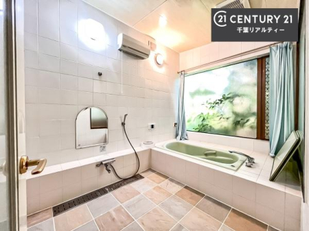 ���� �����́A�L�X���Ă��܂��傫��������͗΂����ӂ��i�F�ŋC�����ǂ������^�C��������܂��ˁI