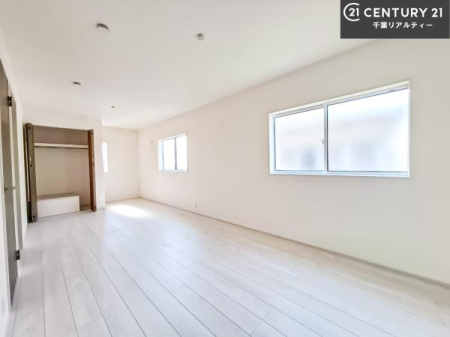 �q������ ���[�X�y�[�X�����t���Ă���̂ŁA�}�ȗ��q���ł��U�炩��������������T�b�ƕЂÂ����đ�ϕ֗��ł��I