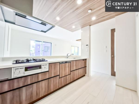 �L�b�`�� ��Ƃ����₷���V�X�e���L�b�`���ł��I���[����������t���Ă���̂ŁA�����X�y�[�X�ɕ���u���Ȃ��čςނ̂ŁA�L�X�g���āA���K�ɍ�Ƃ��ł��܂��I