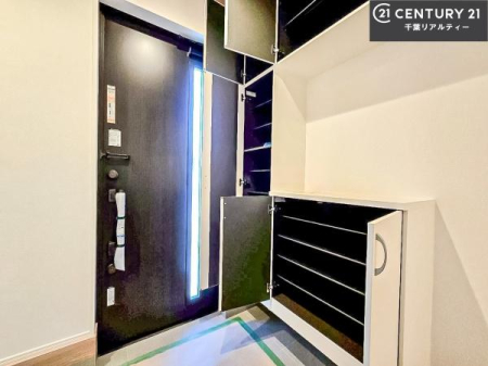 ���� �V���[�Y�{�b�N�X�t���Ȃ̂ŁA���ւ��Еt�����|�������₷���ł��I
�X�b�L���������ւŌ˂��J�����u�ԁA�������̂���S�n������Ԃ��o�}���Ă���܂��B