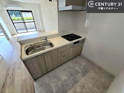 �L�b�`�� ��l�C�̑Ζʎ��V�X�e���L�b�`�����̗p���Ă��܂��I���Ƒ��̃R�~���j�P�[�V���������R�Ƒ�����݌v�ł��B
���q�l�ɂ��ڂ��͂��̂Ŋ������ł��ˁB�L�X�g���ĉ��K�ɍ�Ƃ��i�݂܂��I