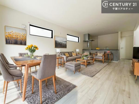 ���d�l�ʐ^(���r���O�j �Ƌ��CG�p�[�X�ł��B�J�����̂���L�XLDK�I�\�t�@�[��_�C�j���O�e�[�u����u���Ă������ɂȂ�Ȃ��̂ŉ��K�ɉ߂����܂��I(���d�l)