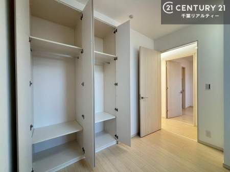 �q������ ���[�X�y�[�X���������Ă���A�ߗނ₨������A�w�p�i�Ȃǂ��������萮���ł��܂��B���������L���g���邽�߁A���K�Ő������Z��Ԃ��������܂��B