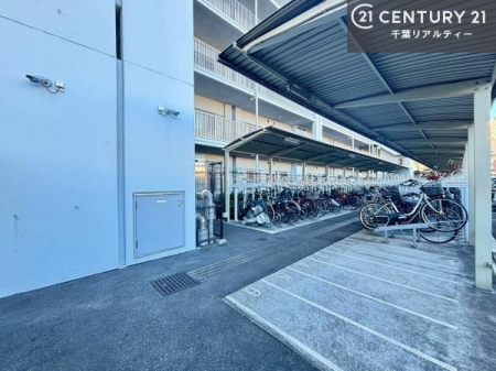 ���̑����p�� ���֏ꊮ���ŁA���q���܂̎��]�Ԃ�ʋΗp�̎��]�Ԃ����S���Ēu���܂��B���Ƒ��ɂ����ꂵ���֗��Ȑݔ��ł��B