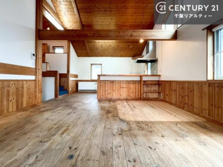 ���r���O ��؂ȉƑ����W�܂邩�炱��LDK�ɂ͂�����肽���B
�q�����������C�ɏ΂��Ȃ��瑖�����Ă���p�����������u�L���Ƃɂ��ėǂ������v�Ǝv���u�Ԃł��B