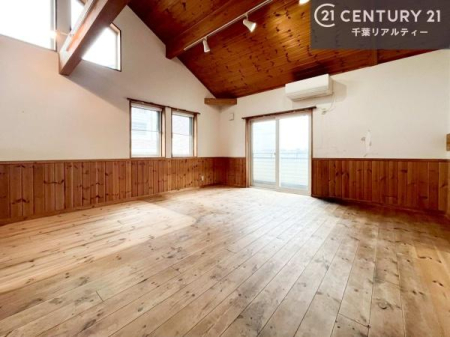 ���r���O �傫�ȑ����炽���Ղ�̗z���������閾�邢���r���O�B�J�����̂��郊�r���O�ŉƑ��c���̂��났�̎��Ԃ��߂����܂��B