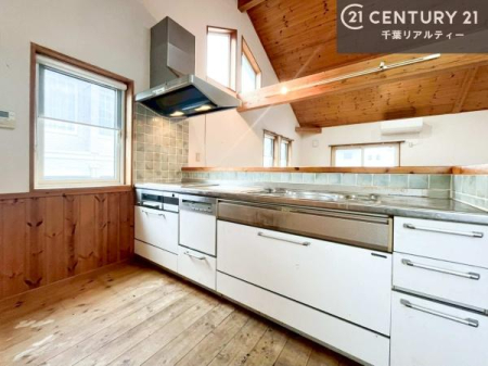 �L�b�`�� ��l�C�̑Ζʎ��V�X�e���L�b�`�����̗p���Ă��܂��I���Ƒ��̃R�~���j�P�[�V���������R�Ƒ�����݌v�ł��B
���q�l�ɂ��ڂ��͂��̂Ŋ������ł��ˁB�L�X�g���ĉ��K�ɍ�Ƃ��i�݂܂��B