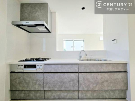 �L�b�`�� ��l�C�̑Ζʎ��V�X�e���L�b�`�����̗p���Ă��܂��I���Ƒ��̃R�~���j�P�[�V���������R�Ƒ�����݌v�ł��B
���q�l�ɂ��ڂ��͂��̂Ŋ������ł��ˁB�L�X�g���ĉ��K�ɍ�Ƃ��i�݂܂��B