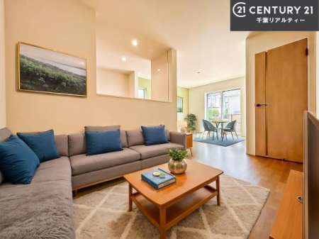 ���r���O �Ƌ��CG�p�[�X�ł��B��؂ȉƑ����W�܂邩�炱��LDK�ɂ͂�����肽���B
�q�����������C�ɏ΂��Ȃ��瑖�����Ă���p�����������u�L���Ƃɂ��ėǂ������v�Ǝv���u�Ԃł��B