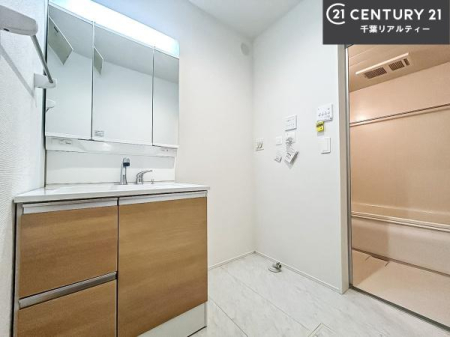 ���ʑ�E���ʏ� �O�ʋ��d�l�̐��ʏ��́A�g�����Ȃ݂����₷������I���͎��[�ɂȂ��Ă��܂��B�h���C���[�₨���ϓ����Еt������̂Ő��ʑ������X�b�L���ƌ����邱�Ƃ��o���܂��I