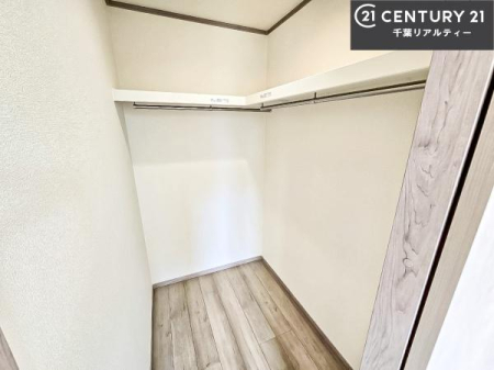 ���[ ��e�ʂ̃E�H�[�N�C���N���[�[�b�g�t���ł��B��������̂��m���Ȃǂ����[���Ă��������ł��ˁI���ɂ���@�������ȂǋG�ߕ��̑傫�ȉƓd�����[�ł��܂��B